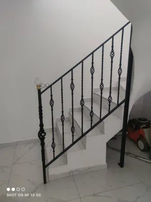 VENTE AVEC POSE DE GARDE CORPS EN FER FORGE SUR MESURE A ISTRES 13