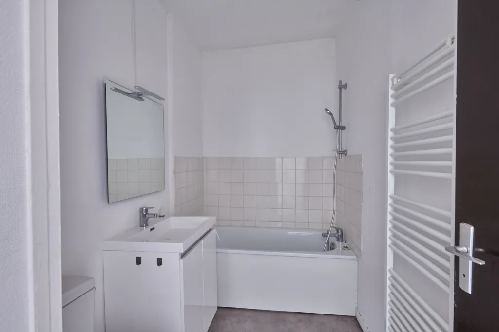 Salle de bain avant travaux à Bordeaux 