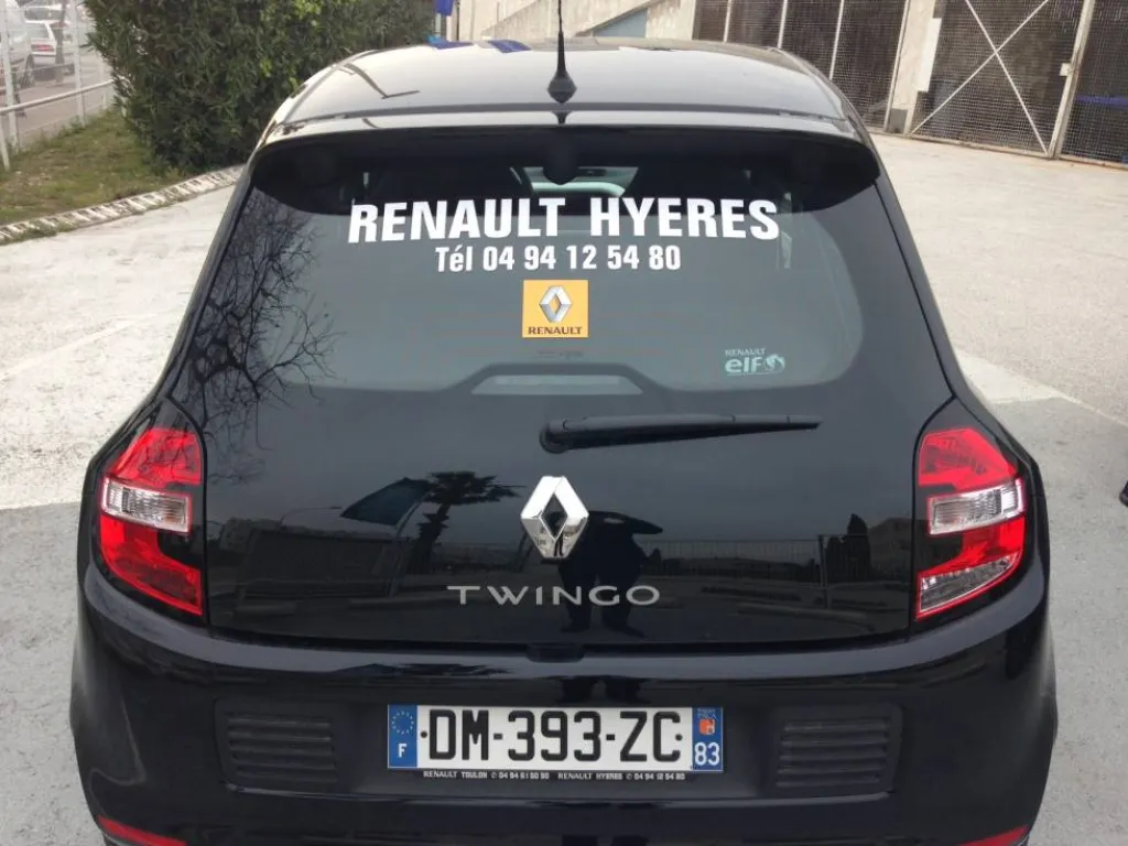 LETTRES ADHÉSIVES Découpées, réalisation chez its arts graphiques à Aubagne proche cassis