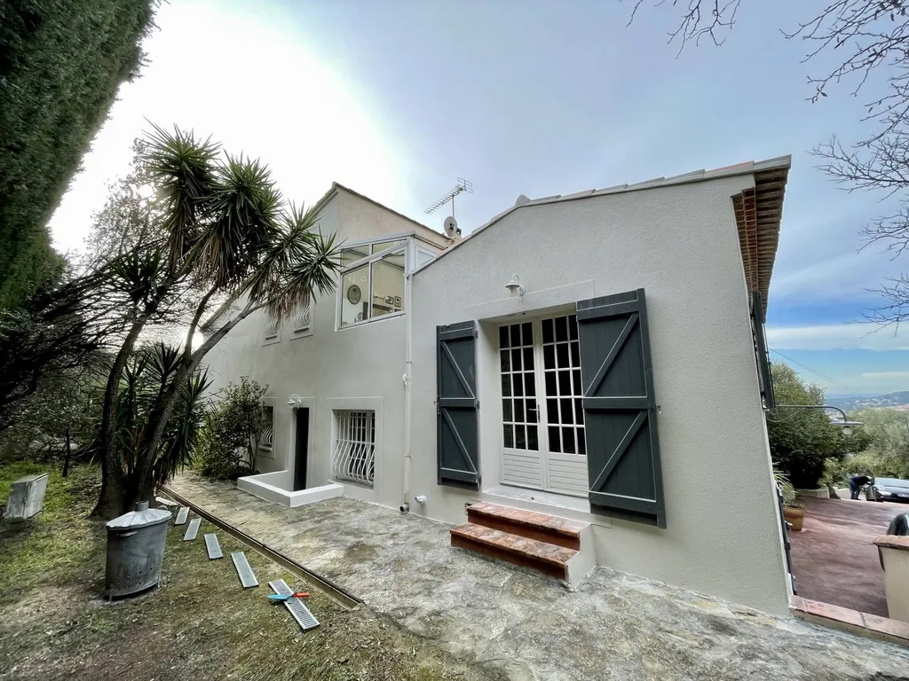 Ravalement de façade pour maison à étage au Castellet