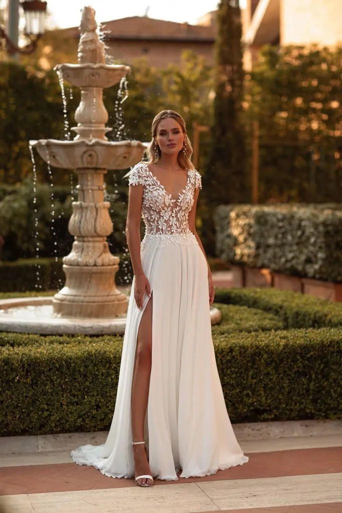 Robe de mariée bohème avec haut en transparence et dentelle à Marseille près de Martigues