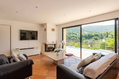 Vente maison T4 Cassis  avec piscine et vue dégagée au sein d'un quartier résidentiel prisé et sécurisé