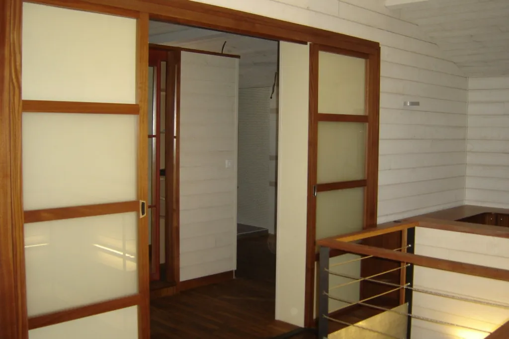 Séparation de pièces en bois flotté , claustras pour une entrée sur-mesure, Clairvoie, paravent sur mesure à Arcachon