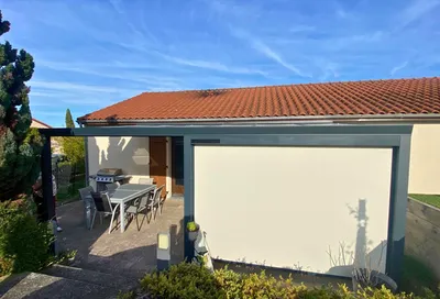 Installation pergola sur-mesure fabriquée en France avec store zip motorisés à Pont-du-Chateau (63)