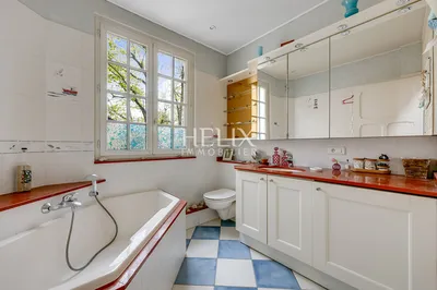 Belle maison de 4 chambres avec un jardin de 720 M²  proche du centre à Le Vésinet