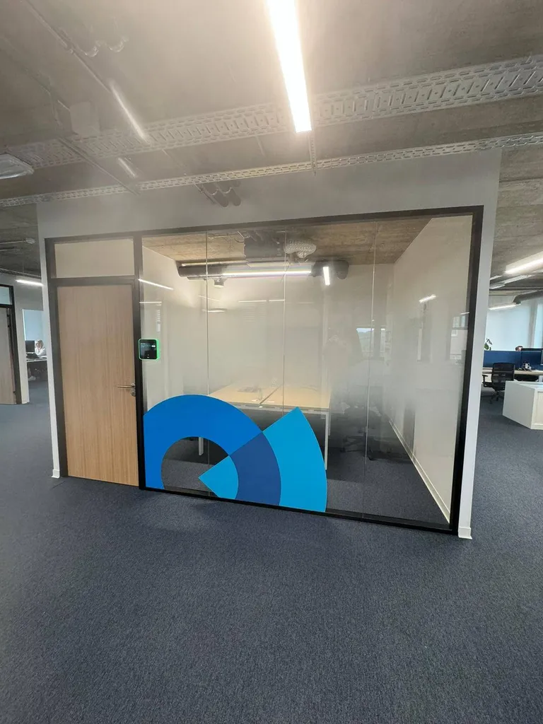 vitrophanie-occultante-depolie-signaletique-tdc-luxembourg