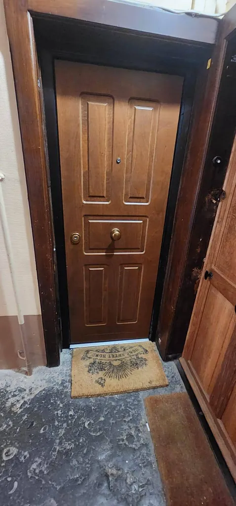 Remplacement de porte d'entrée en bois à la Croix-Rousse 