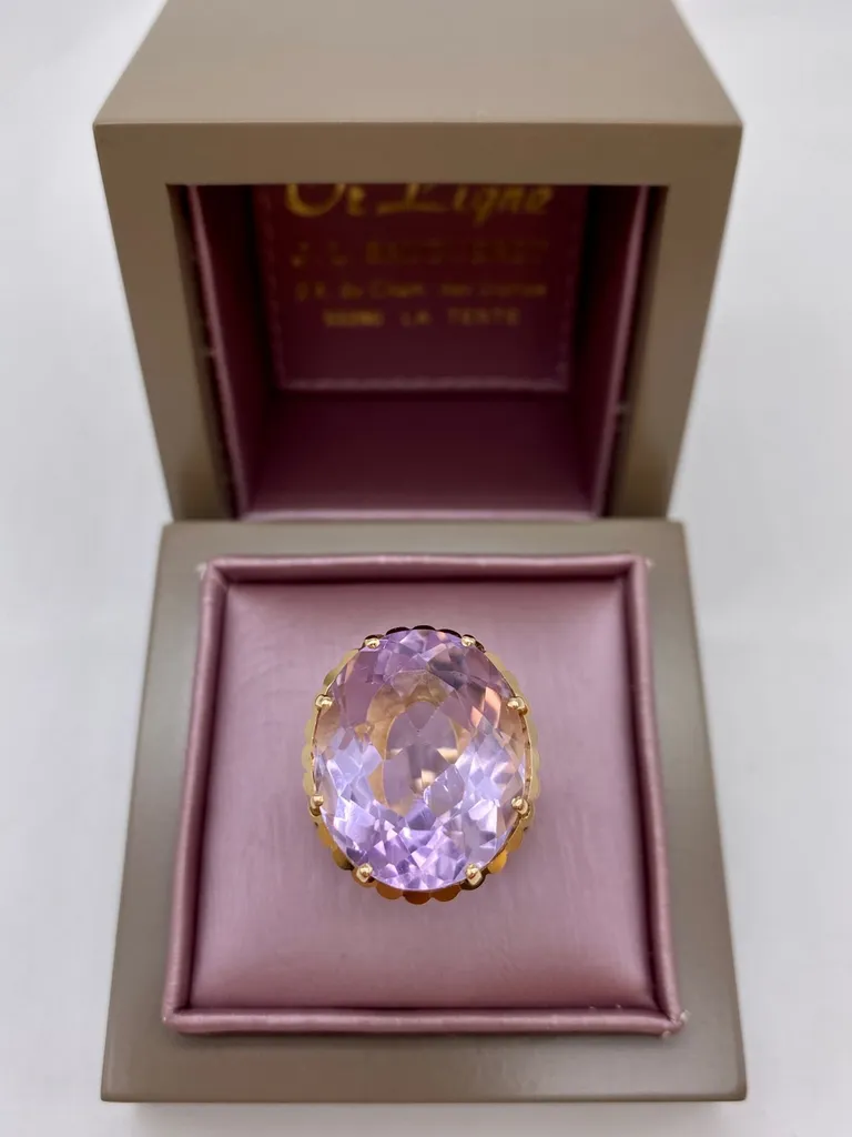 Bague fils des années 50 en or 750/1000ème et grosse améthyste de 16 carats en dépôt vente chez Or Ligne à La Teste de Buch sur le Bassin d'Arcachon