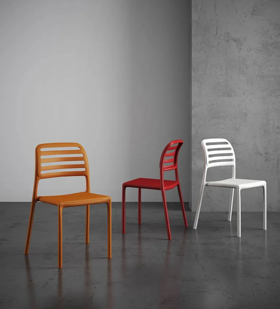 Chaises contemporaines haut de gamme italien près de La Cadière d'Azur dans le 83