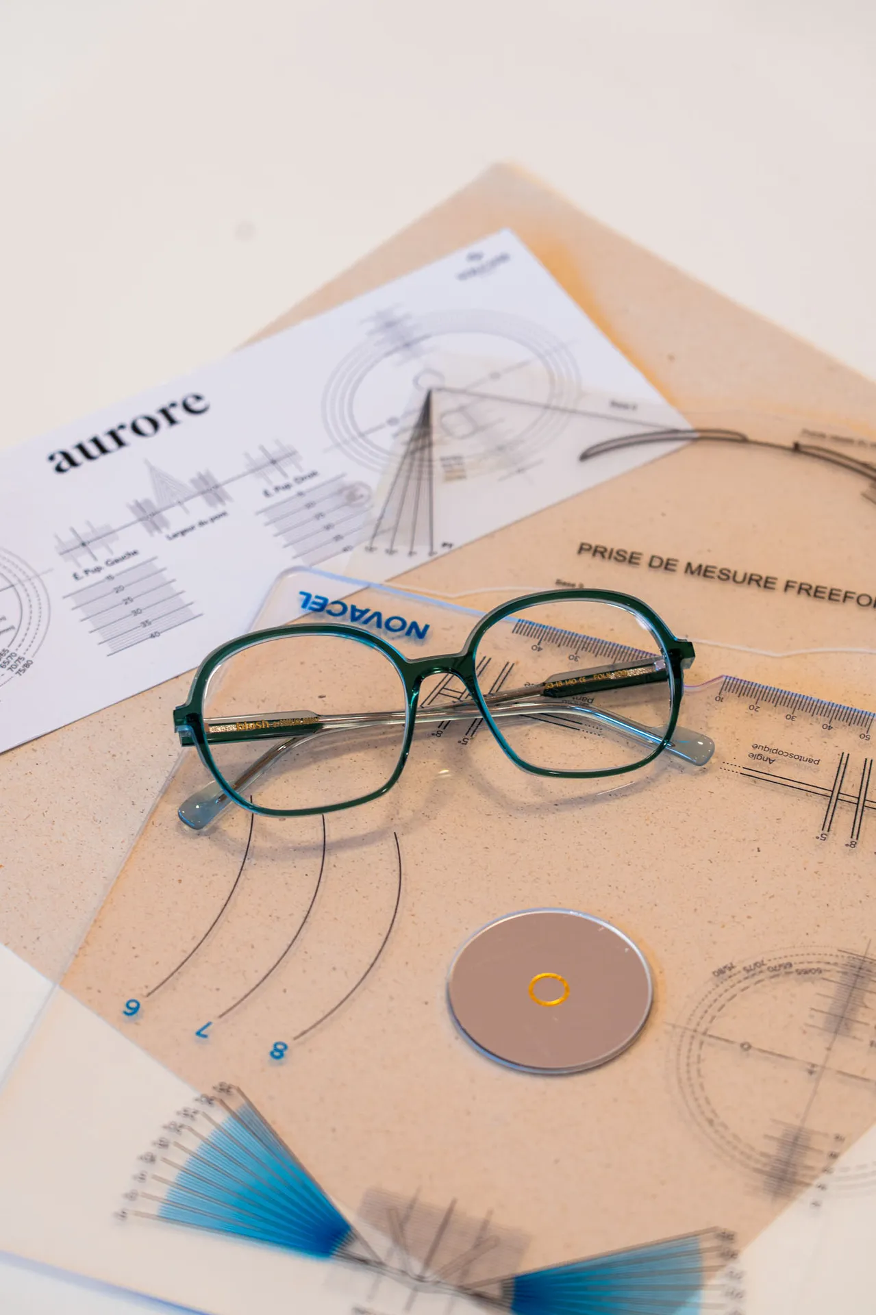 examen oculaire, montage et ajustage des lunettes chez opticien proche de Ramonville