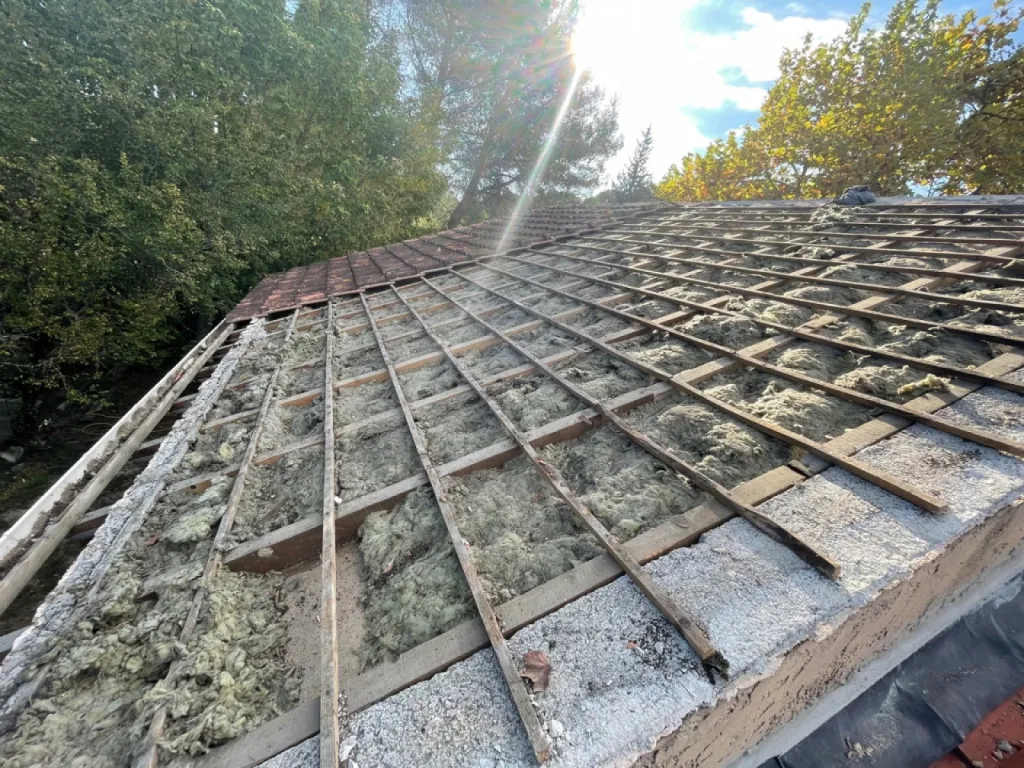 Nouveau chantier de changement de toiture type mécanique Romane sur Martigues