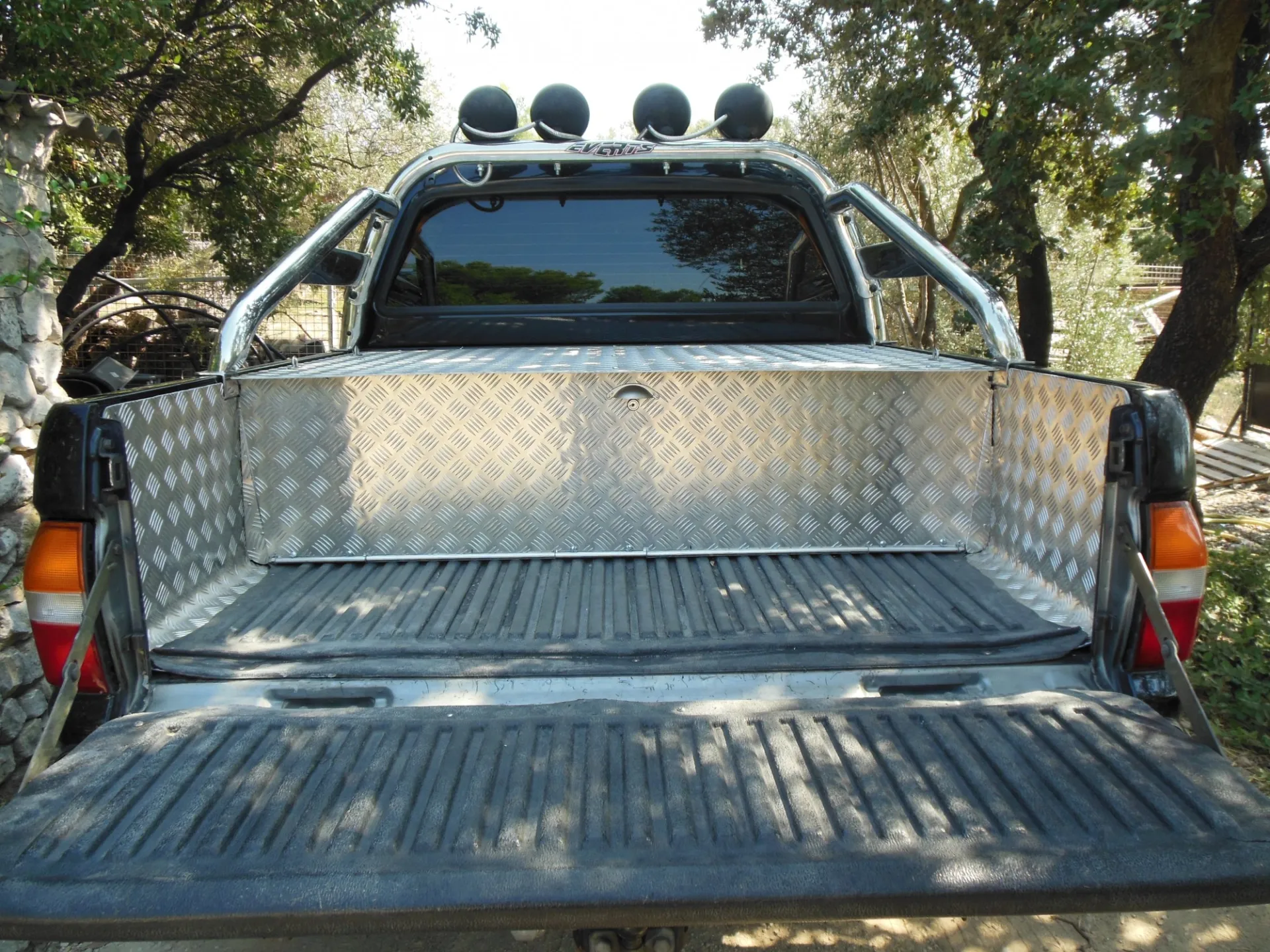 COFFRE EN TOLE EN ALUMINIUM A DAMIERS MARTIGUES