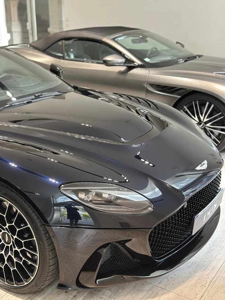 EMB detailing utilise Le Q² Infinite Base Type 1 qui est la première protection au monde à base de polysilanaze modifiée à la fluorine à Lyon