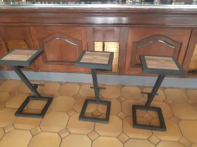 ACHETER DES TABOURETS FABRIQUES SUR MESURE EN FER POUR COMMERCES BARS HOTELS A MARSEILLE 