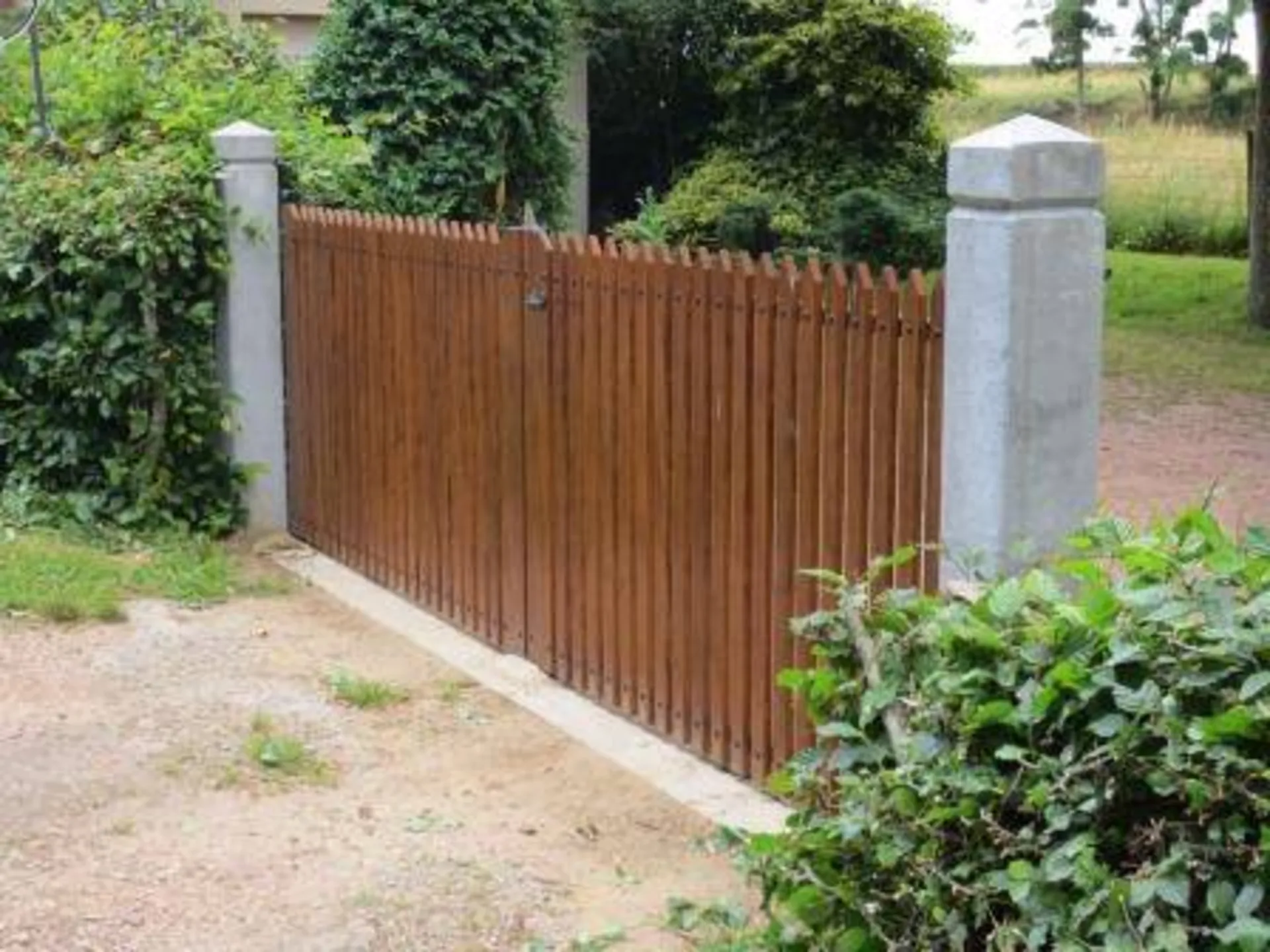 Installation de portail bois sur mesure à Trouville sur mer 14