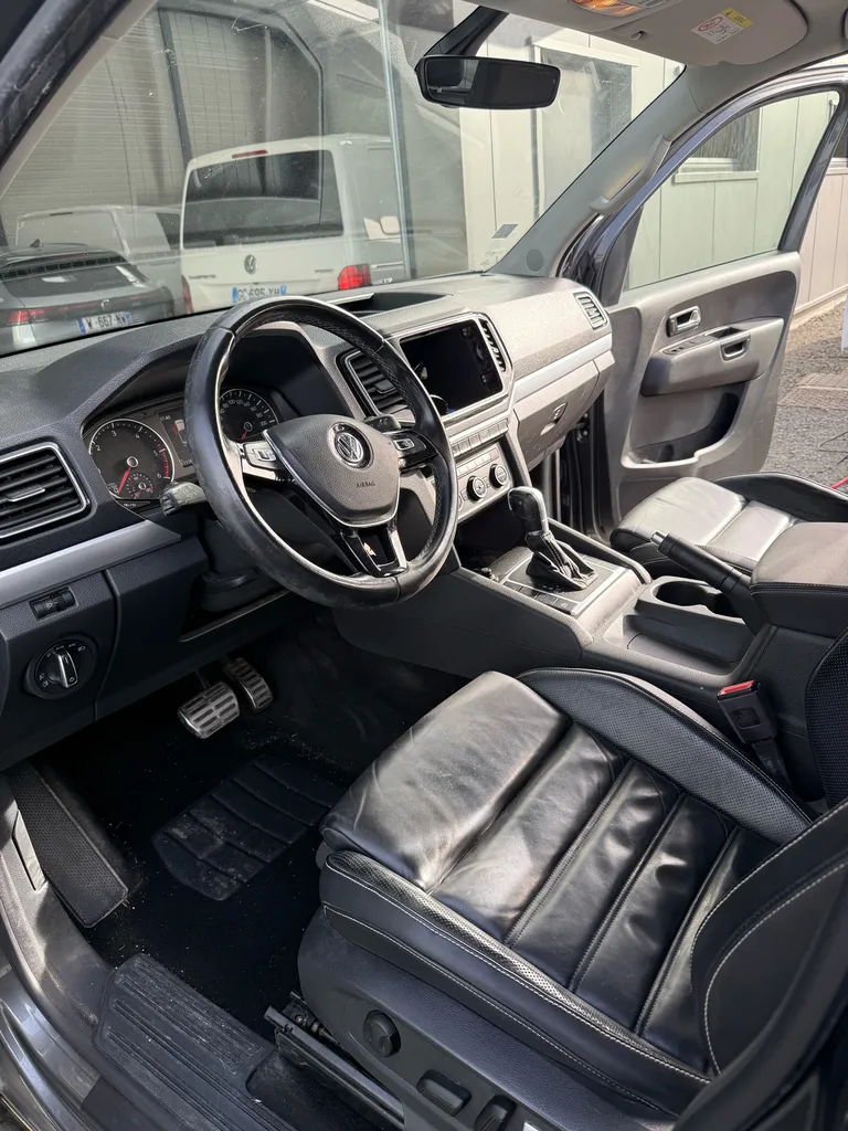 Nettoyage intérieur professionnel Volkswagen Amarok à Saint Priest en Jarez, intervention soignée pour un habitacle propre durable