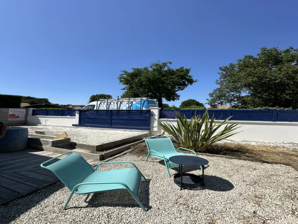 Pose de portail et clôture en RAL bleu saphir à Lacanau