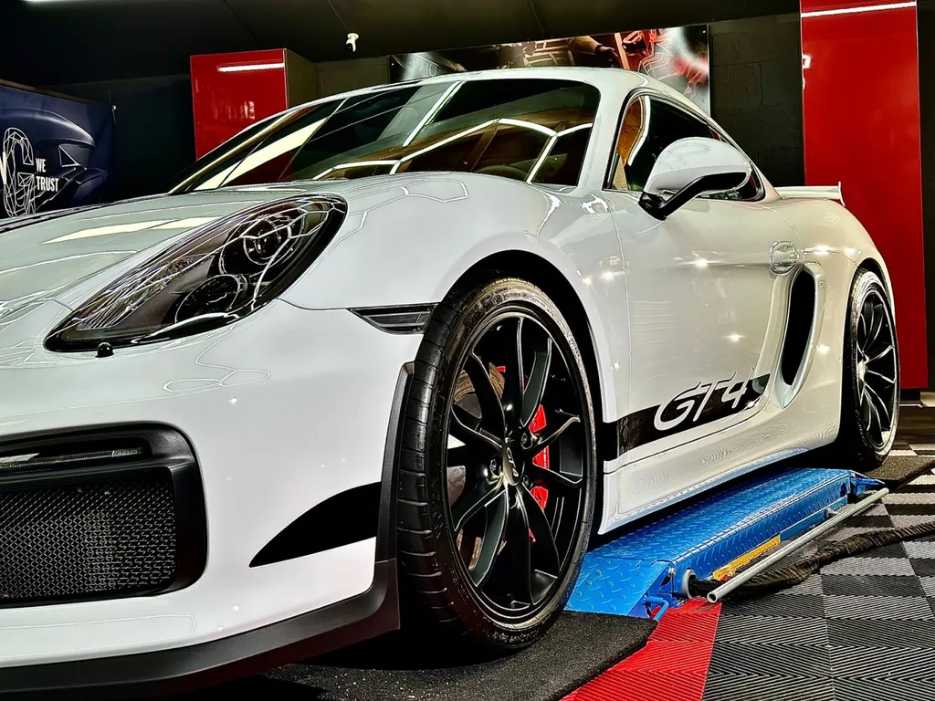 la meilleure protection carrosserie PPF voiture protection carrosserie Lyon Porsche GT4