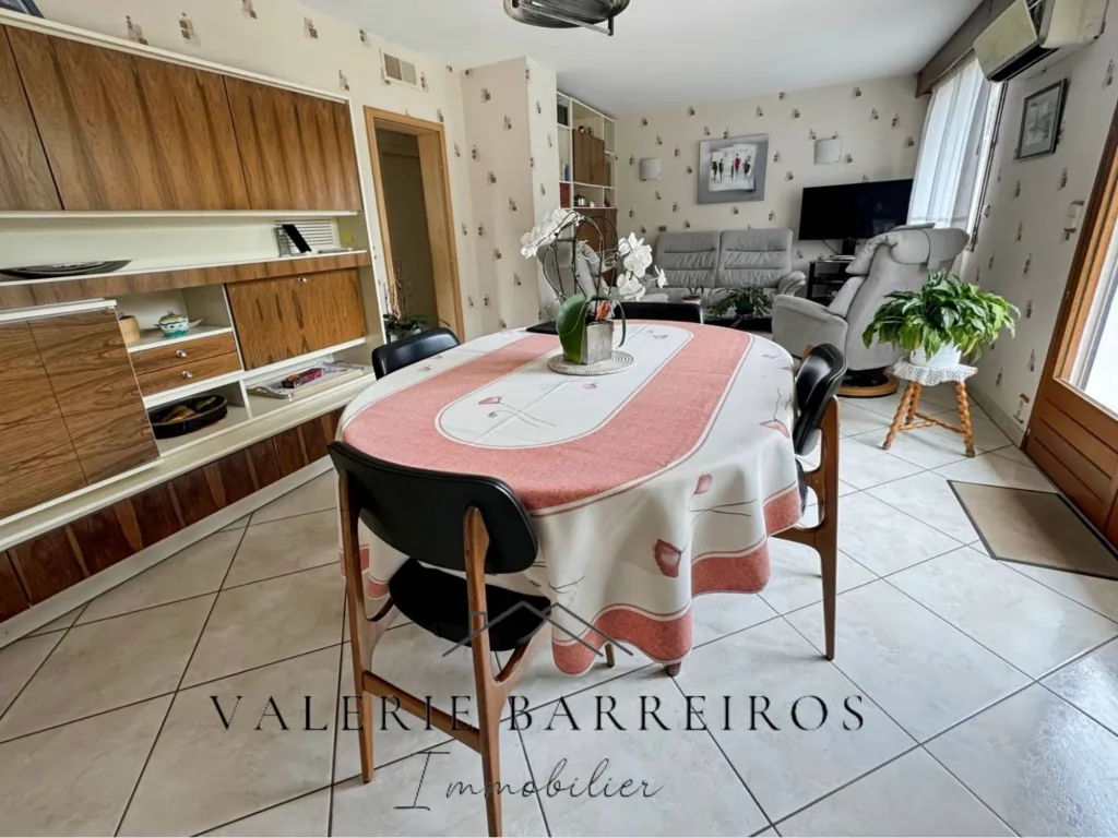 A saisir maison de 80 m2 édifiée sur 571 m2 de terrain sur la commune de LA SAUSSAYE 27370