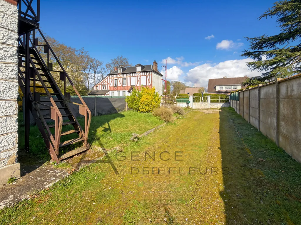 À vendre, maison à réhabiliter de 111m² sur un terrain de 500m² située à Cléon 76410