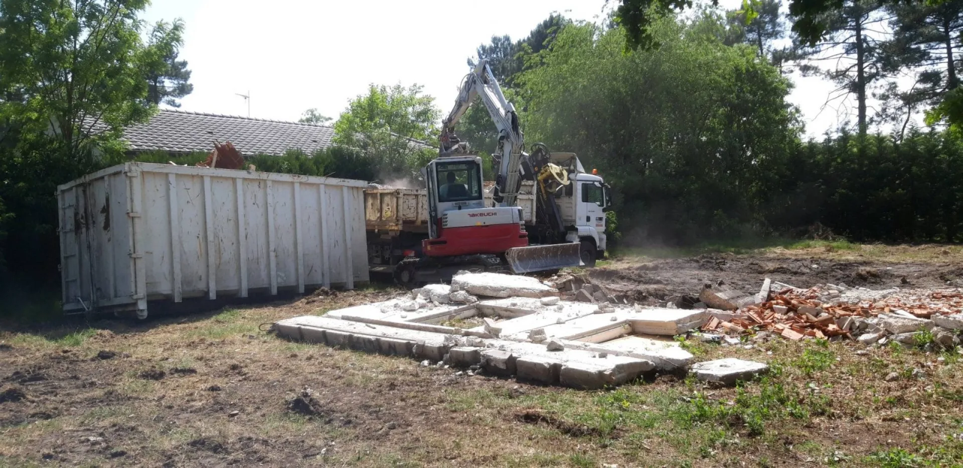 Démolition et dépollution d'une maison pour la construction d'une maison individuelle à Pessac en Gironde