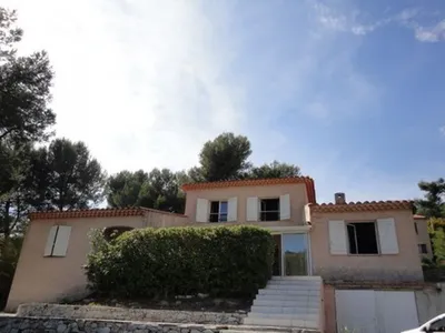 à vendre maison carnoux prévoir rénovation