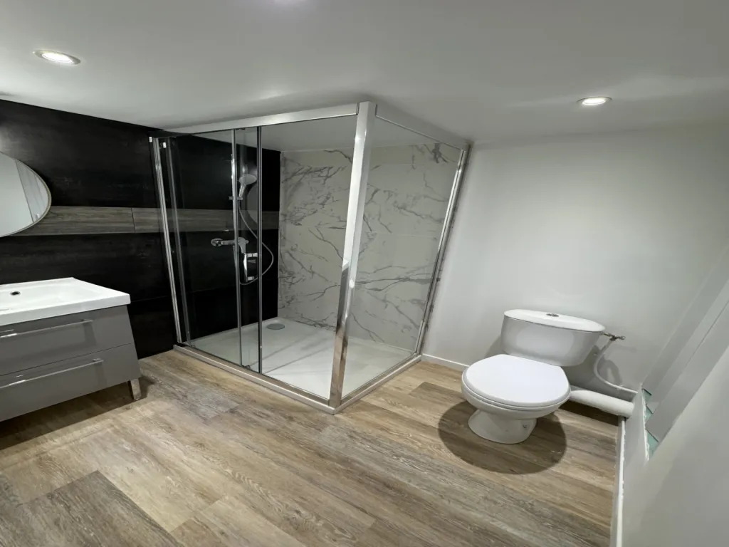 Rénovation complète d'une petite salle de bain à Marseille Montolivet 12 ème entreprise - Barbero Rénovation -