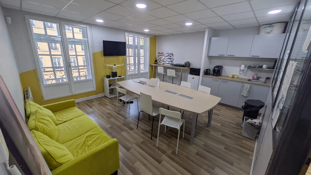 Location - Bureau 101 m², bastille, Rue du Faubourg Saint-Antoine 75012 PARIS