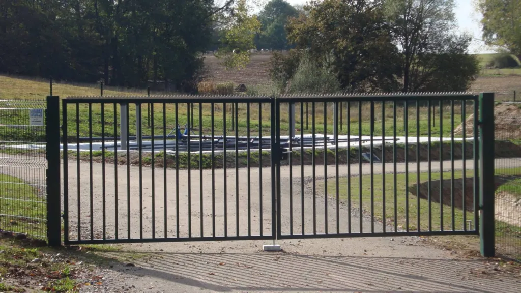 pose d'un portail pour accès à des bassins de rétentions dans l'Eure 27