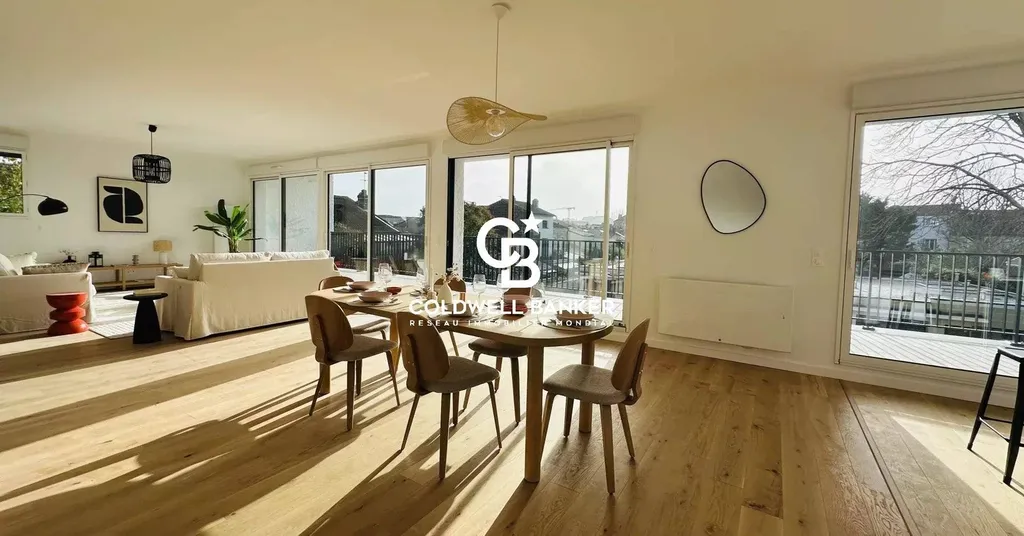 Appartement à vendre Bordeaux Saint-Seurin - trois chambres, deux terrasses et parking dans un parc verdoyant