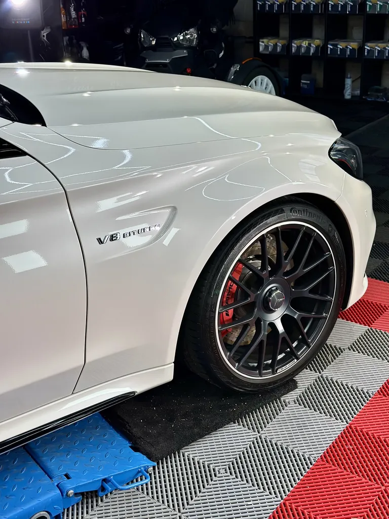 polissage Carroserie traitement céramique EMB DETAILING Vaugneray socialiste Mercedes C63 AMG