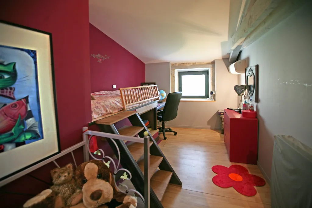 A vendre, proche Avignon, charmante maison de village avec cour arborée    