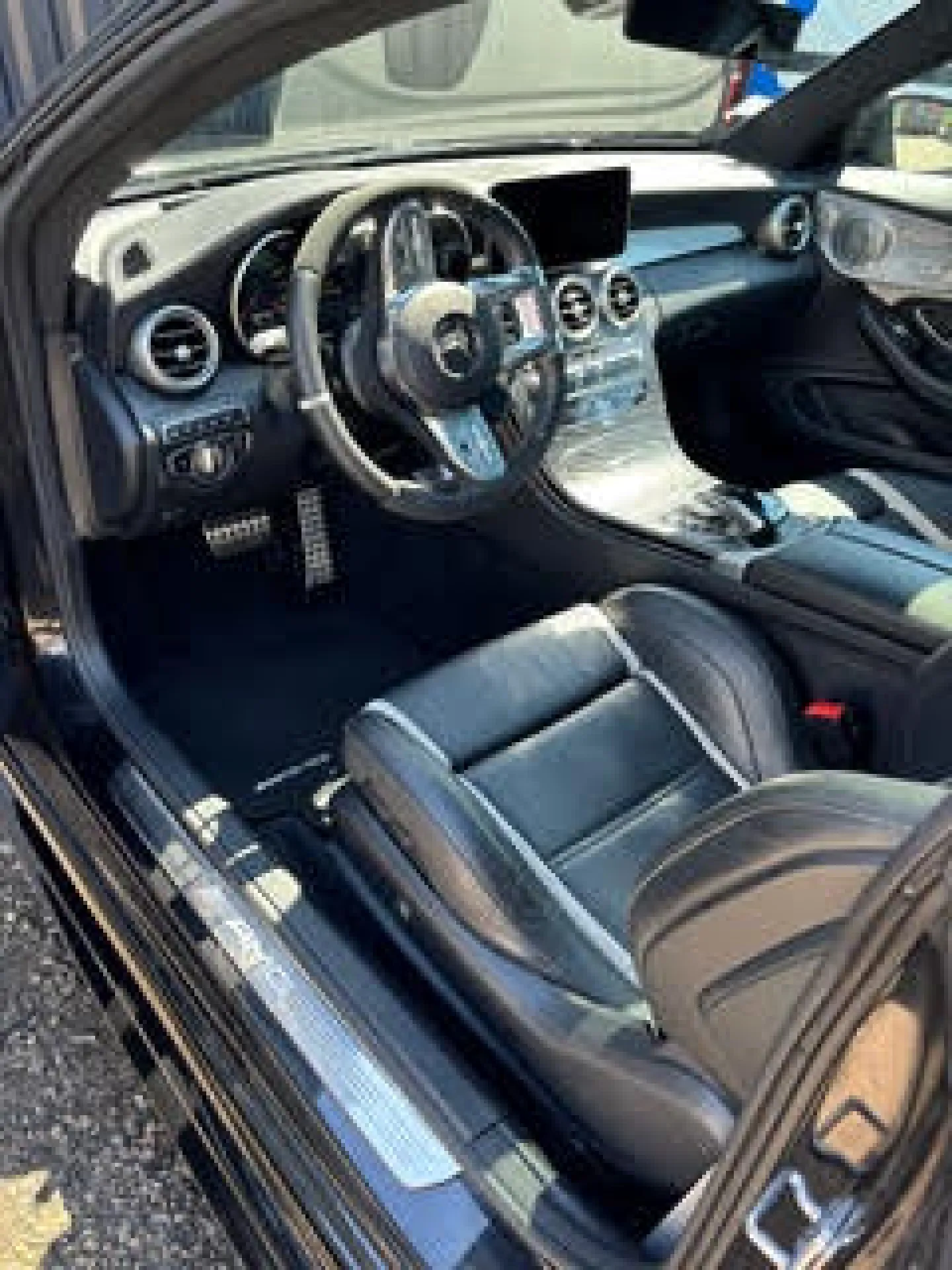 Remise à neuf d'une Mercedes C63 AMG – Nettoyage intérieur/exterieur haut de gamme