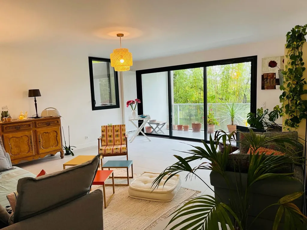 Acheter BORDEAUX Cauderan Bel Appartement T4 de 93m2 avec loggia et box fermé