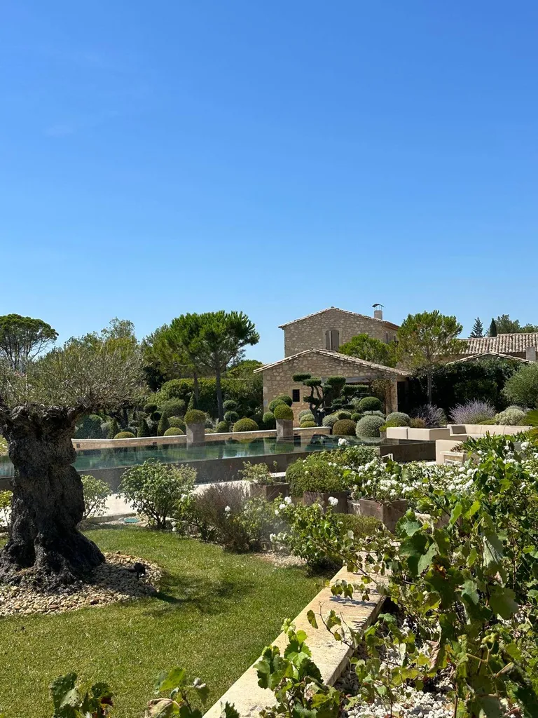 Création de jardin à Mallemort 13370, dans les Bouches-du-Rhône, par Carré Vert, paysagiste expert