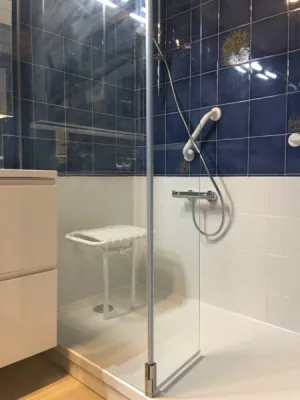 Remplacement baignoire par douche senior sécurisée Châteauneuf les Martigues Bouches du Rhône (13)