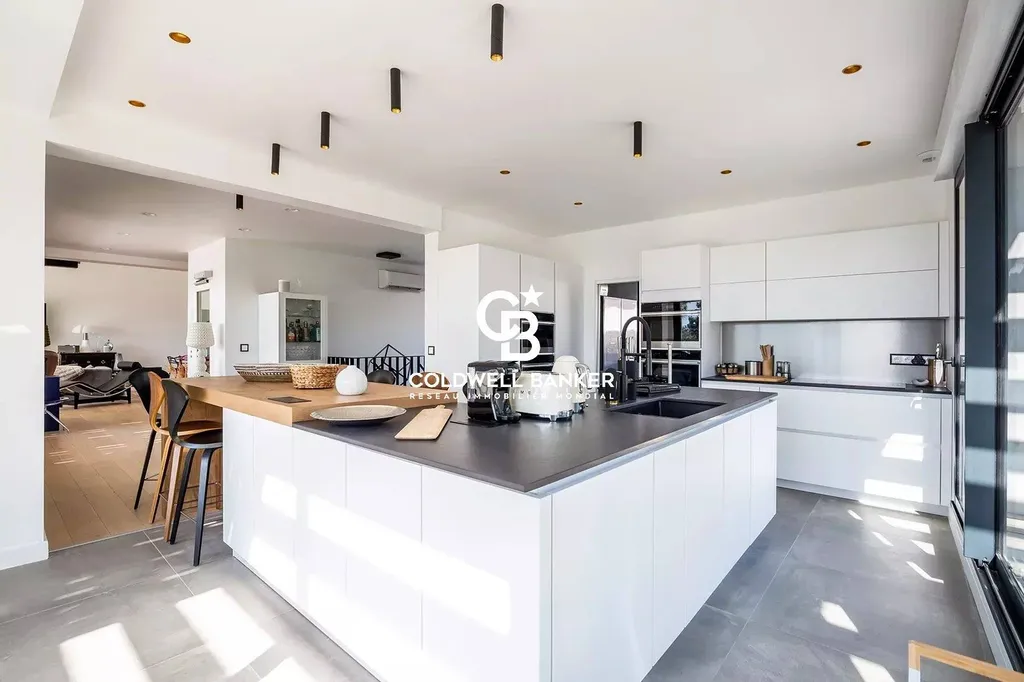 Maison à vendre à Pyla sur Mer proche Moulleau et Cercle de voile – vue bassin, 9 chambres, ascenseur et piscine
