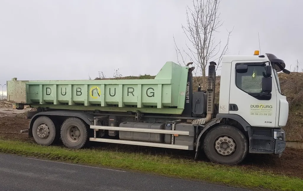 Louez une benne 10m3 pour évacuer les gravats à Vertheuil.