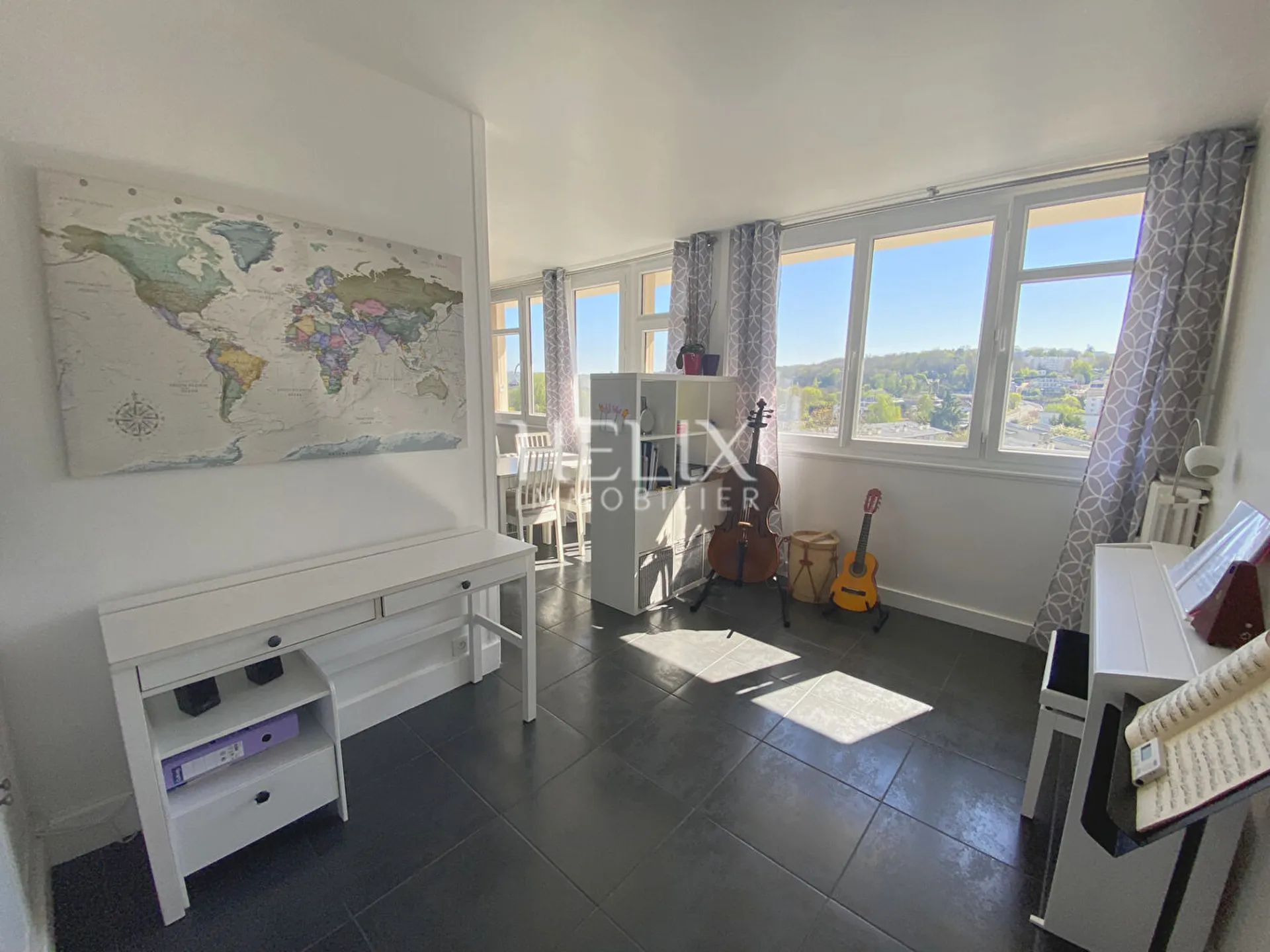 Le Pecq ? Centre : Appartement familial avec vue dégagée et belle luminosité