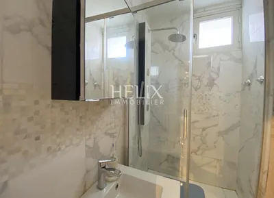 Salle de douche moderne 