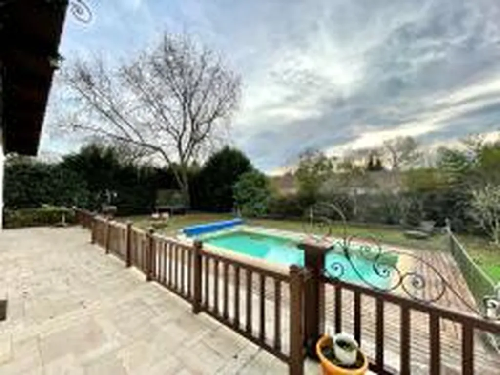 Location maison – 5 pièces – 4 chambres – 182 m² – 1 750 € / mois