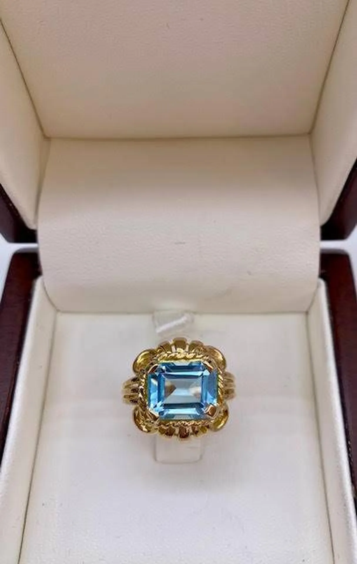 Éclat Intemporel : La Bague Topaze Bleue des Années 50 chez Or Ligne à La Teste de Buch en Gironde