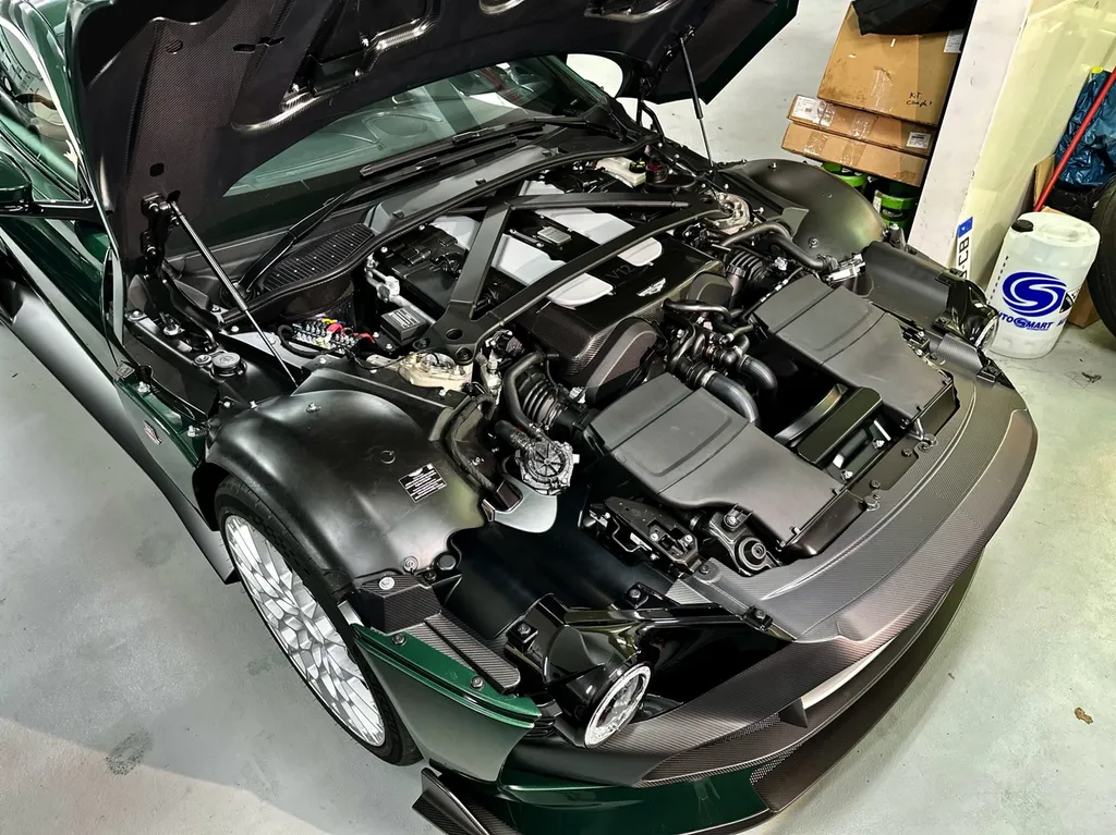 Traitement céramique Lyon protection carosserie Aston Martin Valour 