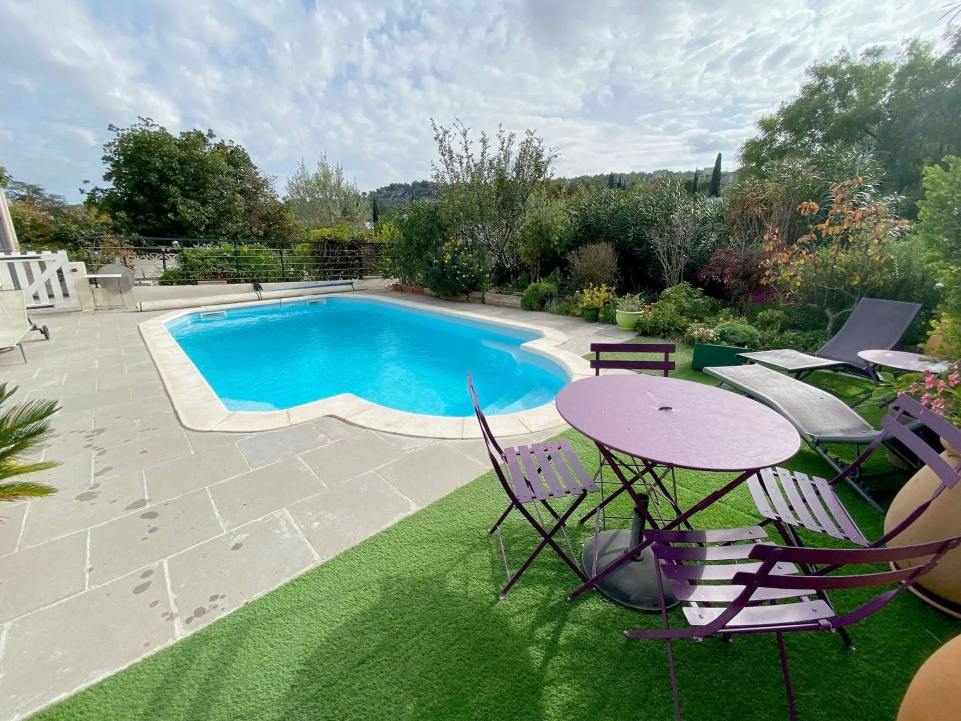 Carnoux à vendre maison de plain pied avec piscine