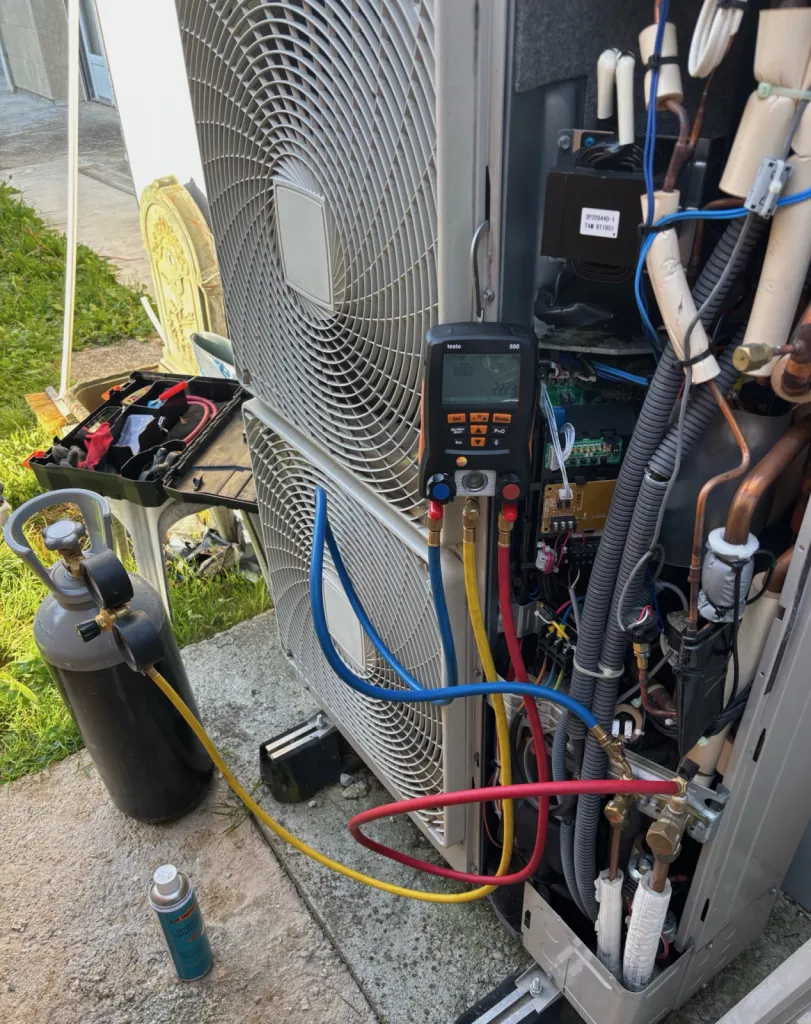  Recherche De Fuites gaz frigorifique sur une pompe à chaleur Daikin air eau À Montreuil 