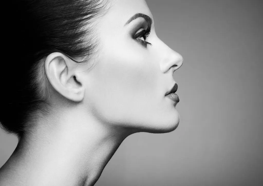 Effacer le sillon naso-génien à Paris 6