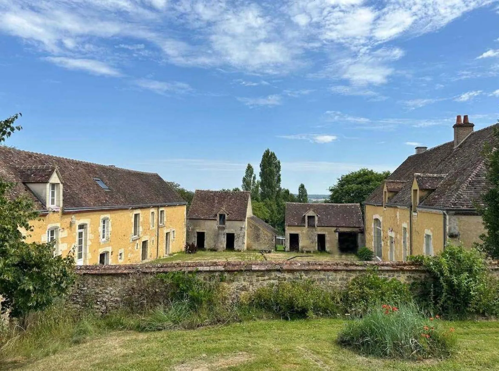 A acquérir, structure équestre située au calme de la campagne dans un environnement préservé, d'une surface de 10 ha groupé