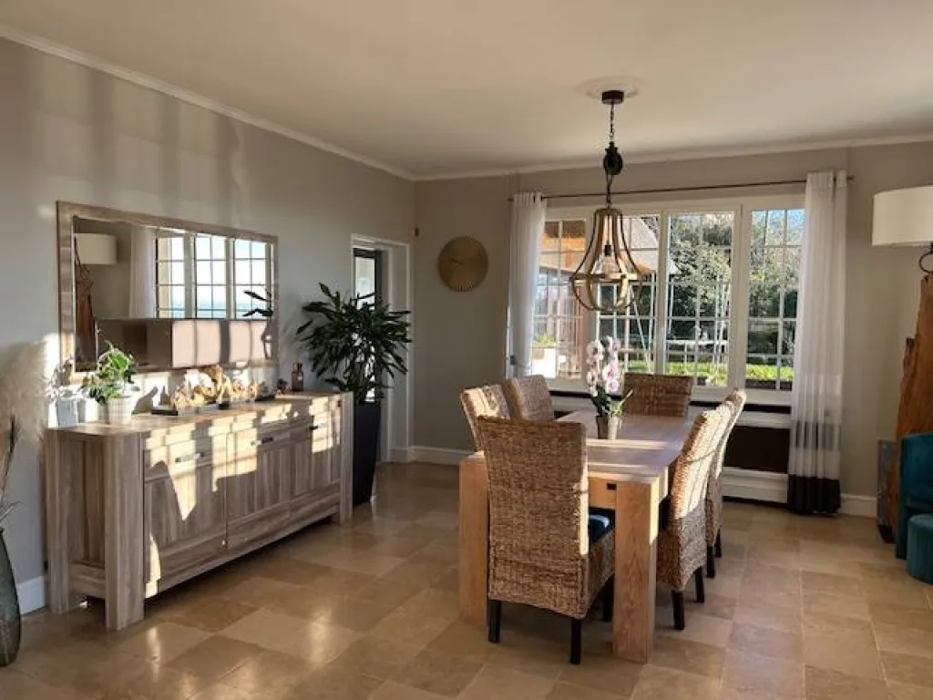 A saisir charmante chaumière de 221 m² édifiée sur un terrain de 5900 m² sur la commune de FRENEUSE 76410