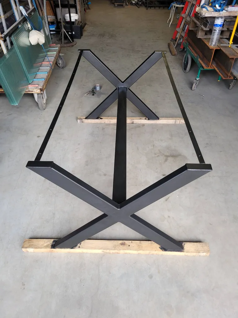 Pied de table en acier sur mesure à Cenon : robustesse et élégance pour un design unique !