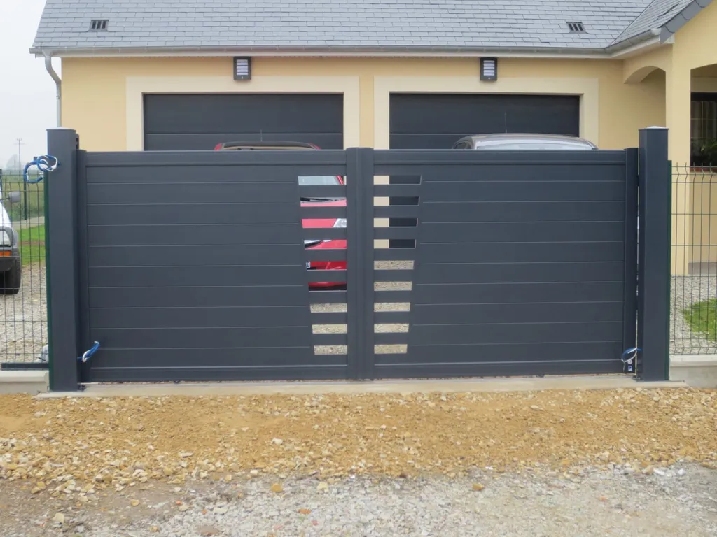 Installation de Portail coulissant motorisé, Clôtures de jardin et Portillon en aluminium à Lieurey dans l'Eure 27 et ses Alentours